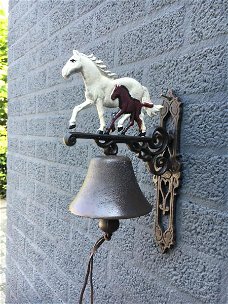 Paarden - gietijzer-paard-tuinbel-huisbel-veulen-deurbel