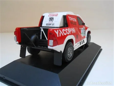 Toyota Hilux # 330 DAKAR 2017 1:43 Atlas - 2