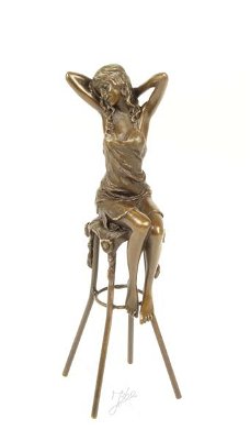 beeld van een Dame op barkruk-brons-beeld - kado