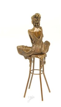Een bronzen beeld-zittende dame op barkruk-deco-pikant - 3
