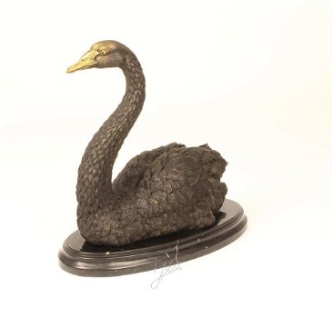 Een bronzen beeld van een zwaan - zwaan-brons -beeld - 3