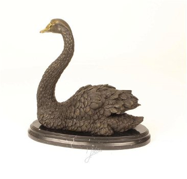 Een bronzen beeld van een zwaan - zwaan-brons -beeld - 4