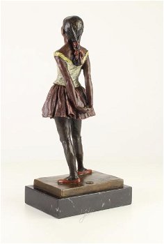 Een bronzen sculptuur van een danseresje- danseres - 4