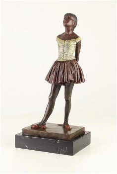 Een bronzen sculptuur van een danseresje- danseres - 1