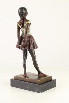 Een bronzen sculptuur van een danseresje- danseres - 5