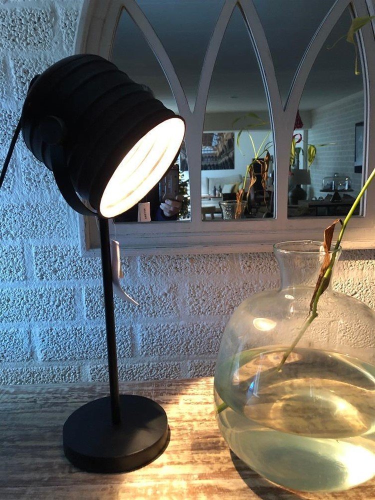 Industriële tafel- bureau lamp op stand en metalen kap. - Afbeelding 2
