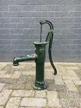 Ouderwetse waterpomp, vol gietijzer, groen-waterpomp - 1