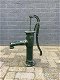 Ouderwetse waterpomp, vol gietijzer, groen-waterpomp - 1 - Thumbnail