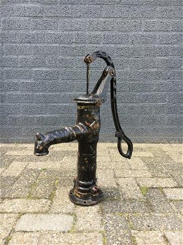 Ouderwetse waterpomp, vol gietijzer, zwart.-pomp - 3