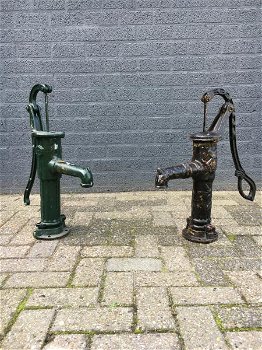 Ouderwetse waterpomp, vol gietijzer, zwart.-pomp - 5