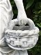 Prachtig wit beeld van staande dame met 2 bloemmanden - 2 - Thumbnail