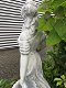 Prachtig wit beeld van staande dame met 2 bloemmanden - 6 - Thumbnail