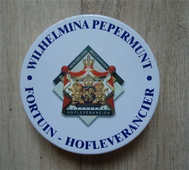 Te koop 2 blikken van Wilhelmina Pepermunt en Lutti Snoep. - 2