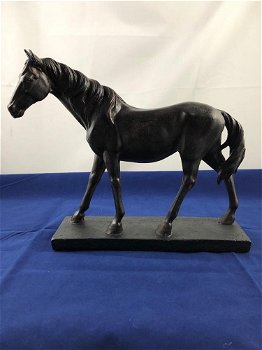 Beeld paard op stand, polystone bruin-zwart-paard-beeld - 2