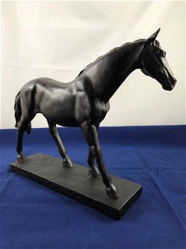Beeld paard op stand, polystone bruin-zwart-paard-beeld - 5