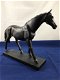 Beeld paard op stand, polystone bruin-zwart-paard-beeld - 5 - Thumbnail