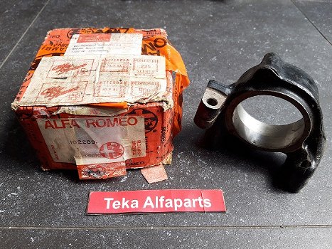 Alfa Romeo Alfasud Lagerhuis voorwielnaaf AR 102289 links NOS - 0