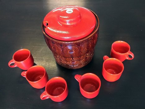 Jasba pot en 6 bekers van rood en bruin aardewerk - 0