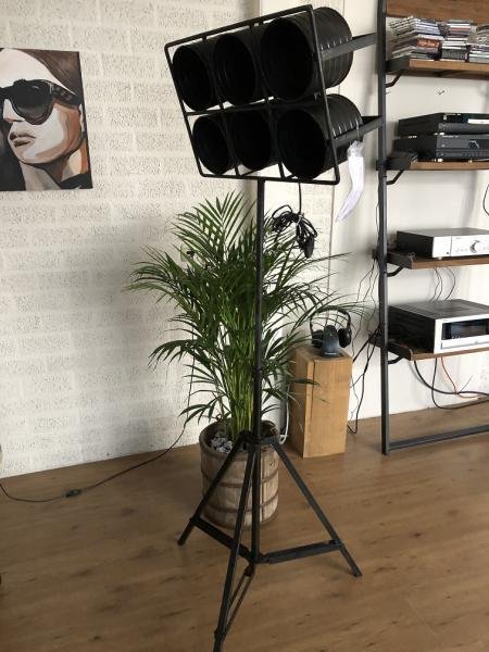 industriële lamp op statief, zwaar uitgevoerd metaal -kado. - nr. 1