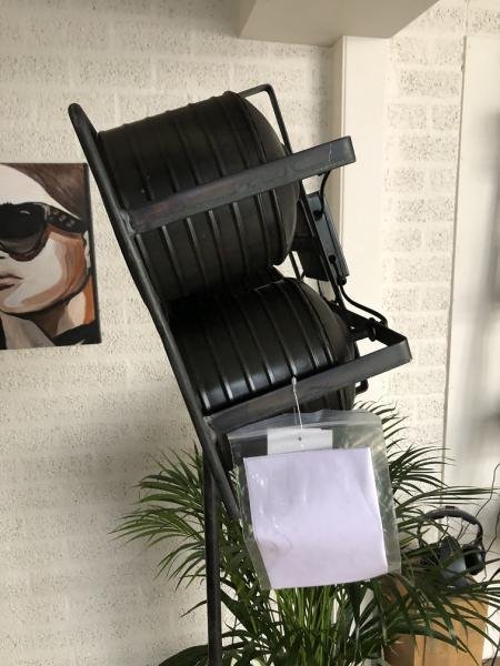 industriële lamp op statief, zwaar uitgevoerd metaal -kado. - Afbeelding 4