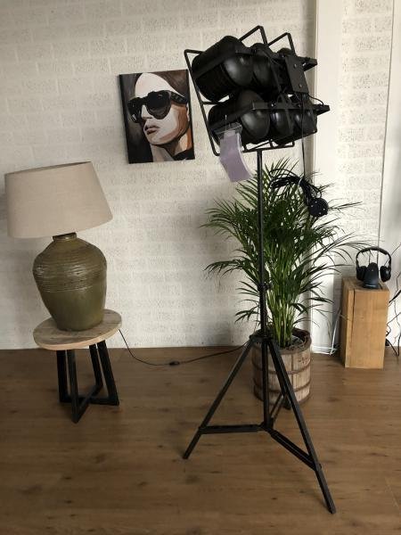 industriële lamp op statief, zwaar uitgevoerd metaal -kado. - Afbeelding 6
