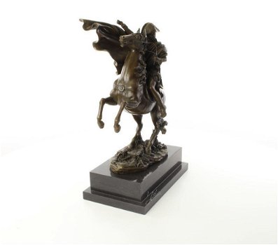 Bronzen beeld van Napoleon die de Alpen trotseert - 7