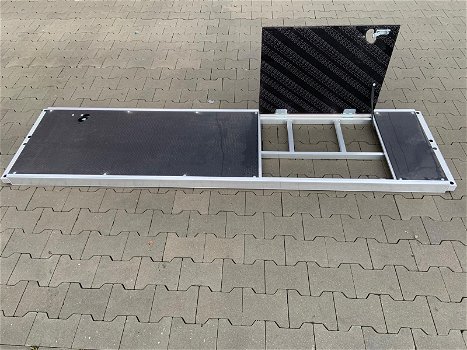 Voor de muur Alu Steiger Typ Plettac 192m2 platformen 3m - 6