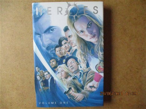 adv4793 heroes hc engels - 0