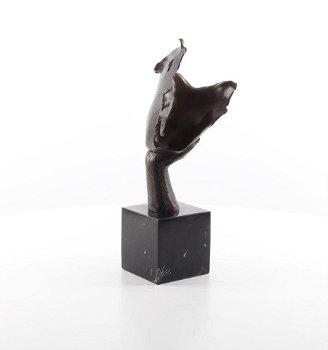 brons beeld van een hoofd rustend op een hand-handen - 3