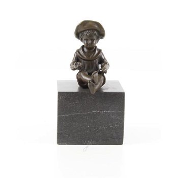 jongen -jongetje -brons beeld-sculptuur- zittend jongentje - 1