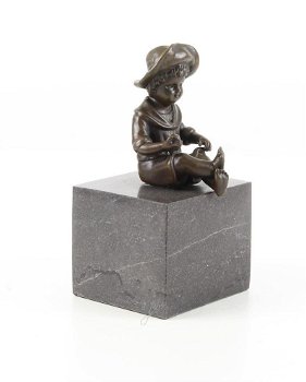jongen -jongetje -brons beeld-sculptuur- zittend jongentje - 7
