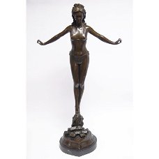 pikante dame-bronzen sculptuur vrouw in bikini -brons