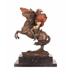 Napoleon-bronzen beeld- Napoleon die de Alpen trotseert