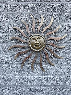 Prachtig wandornament metaal van de zon-blije zon-zon
