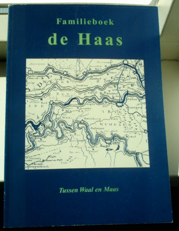 Familieboek de Haas. Tussen Waal en Maas.2004. - nr. 1