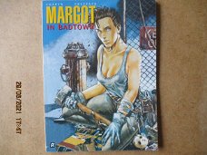 adv4839 margot in badtown duits