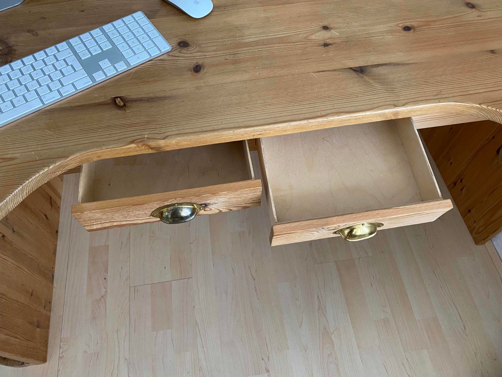 Uniek bureau van Noors grenen - Afbeelding 5