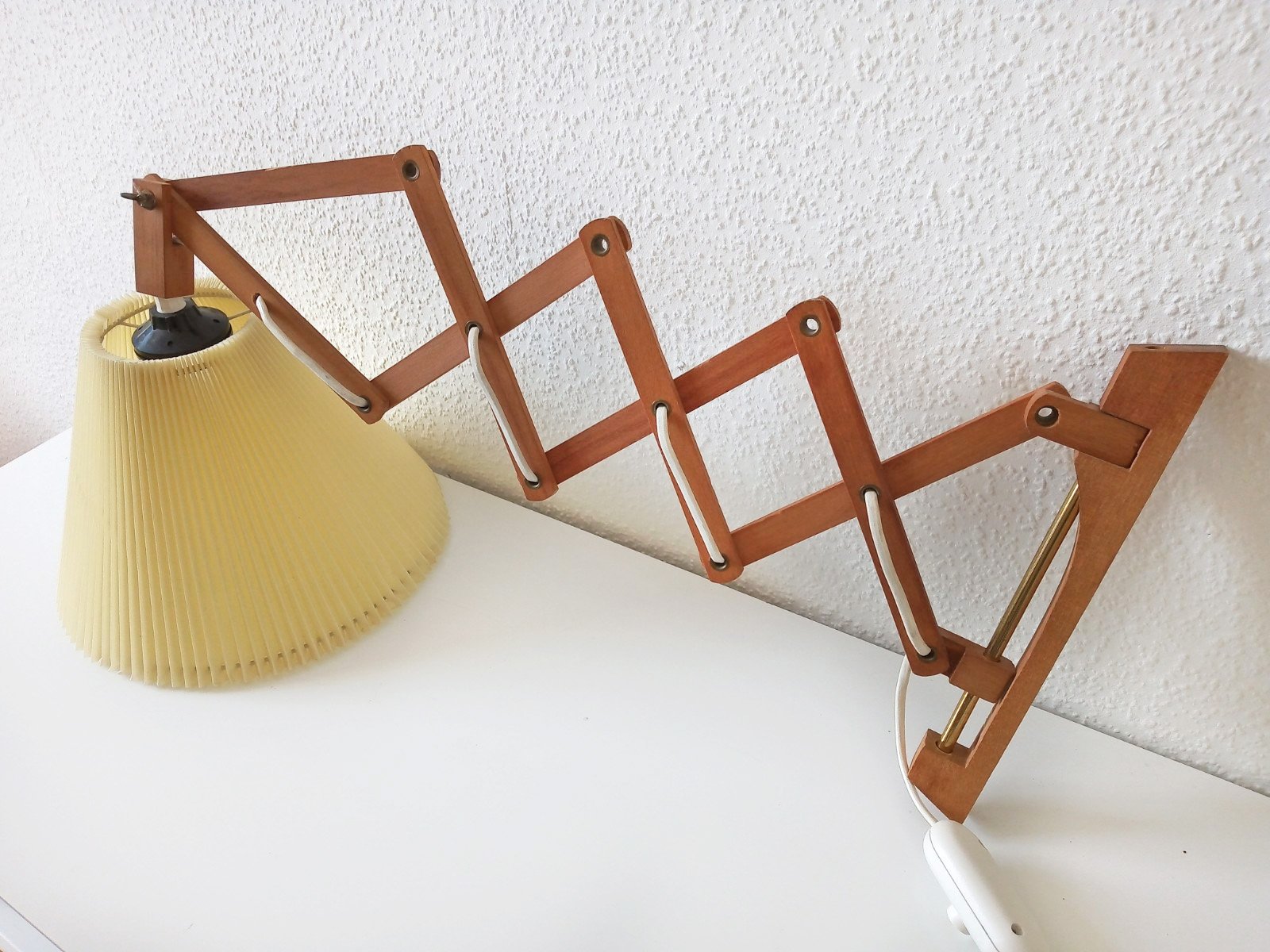 leuke vintage lamp met scharnierarm van hout - Afbeelding 3