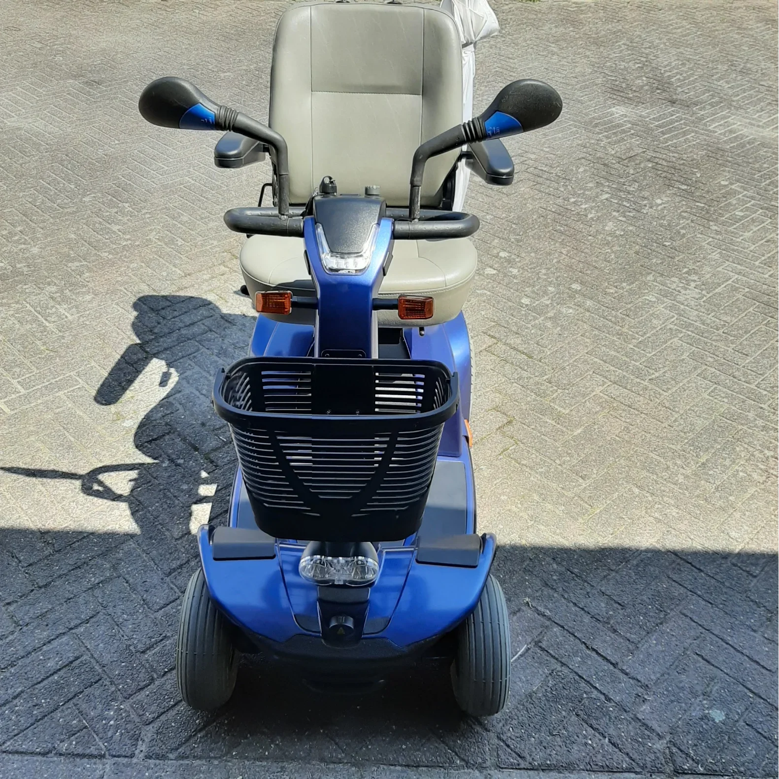 SCOOTMOBIEL TE HUUR - nr. 1