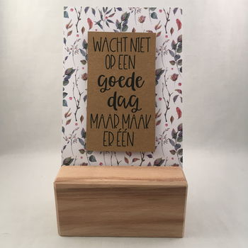 complete decoratie set; quote kaart & houten standaard Wacht niet.. - 0