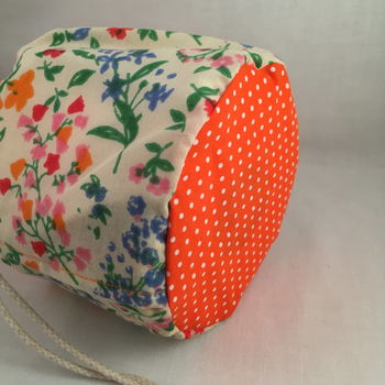 Toiletrolhouder voor camping of festival thema; retro print in oranje - 3