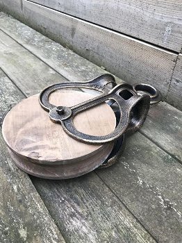 Een fraaie katrol, cast iron pully, groot- katrol - groot - 6