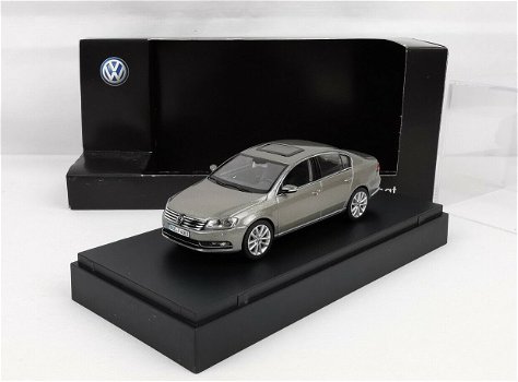 1:43 Schuco MOD14661 VW Passat berline B7 2010-2014 parelbruin metallic - 0