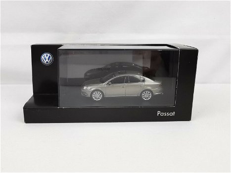 1:43 Schuco MOD14661 VW Passat berline B7 2010-2014 parelbruin metallic - 2