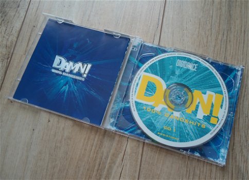 De originele dubbel-CD DAMN! 100% Dancehits van Digidance. - 2