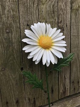 Metalen margriet als mooie decoratie in de tuin-bloem-kado - 1