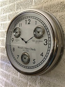Wereld tijd klok, chromen uitvoering met 4 uurwerken- klok