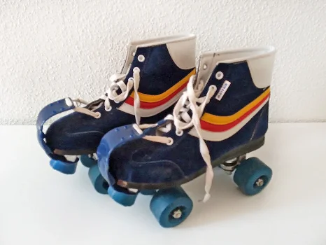 vintage rollerskates - 0