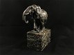 Een beeld van een olifant, bronzen beeld, prachtige olifant - 3 - Thumbnail