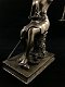 Een beeld van Vrouwe Justitia, zittend, brons-look-kado - 1 - Thumbnail